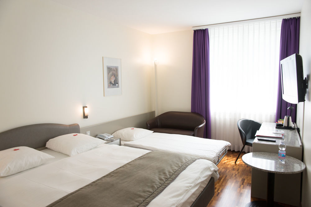 Hotel Fly Away Kloten Eksteriør billede